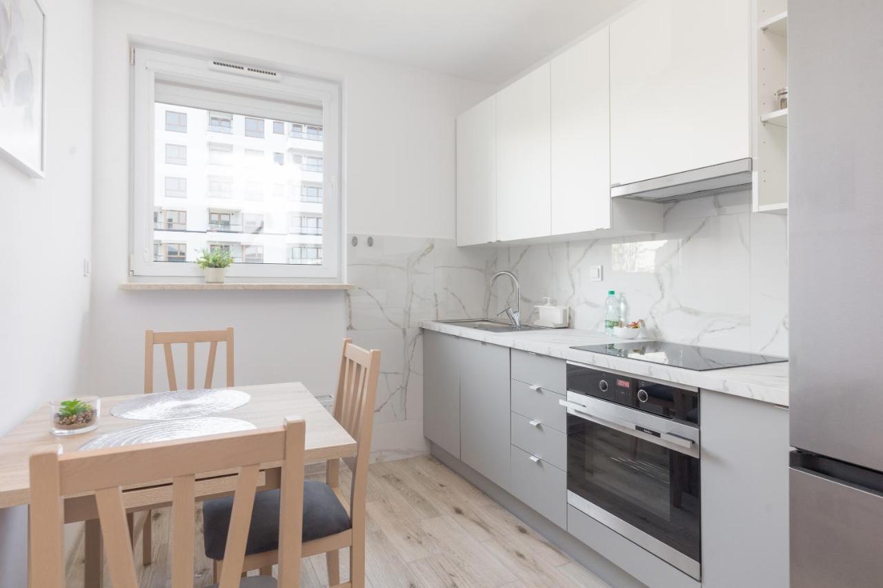 Metro Targówek Homely Apartment Varsóvia Exterior foto